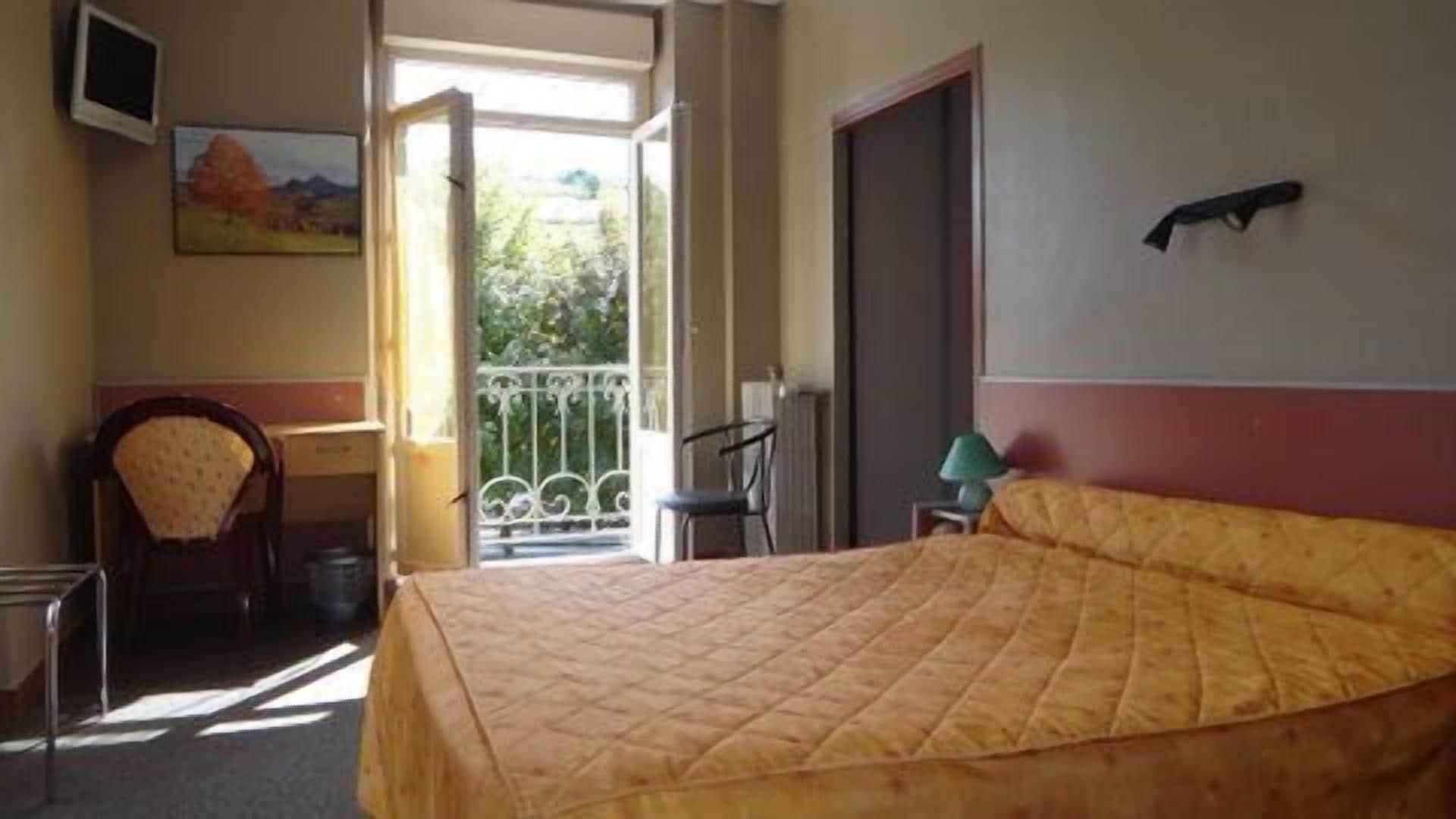Hotel Au Val Dore La Bourboule Bagian luar foto