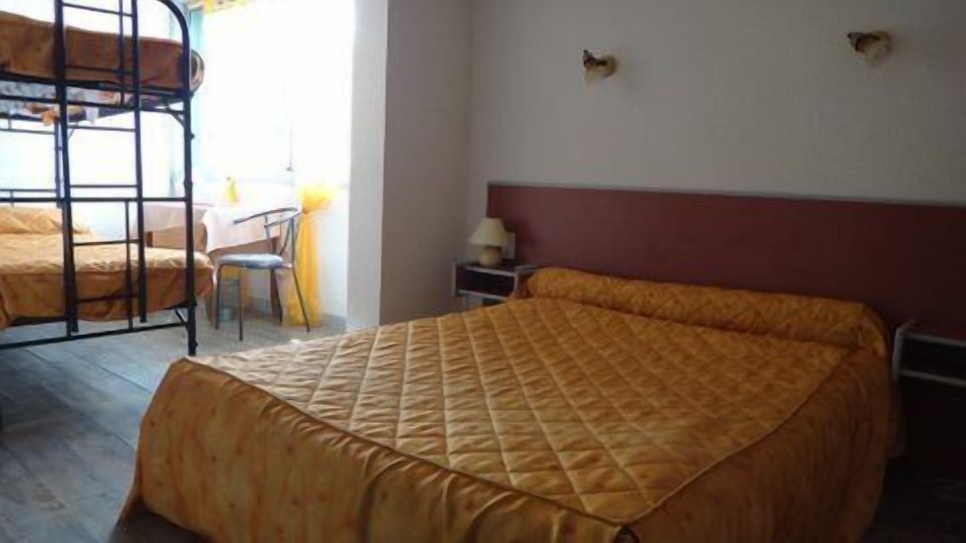 Hotel Au Val Dore La Bourboule Bagian luar foto