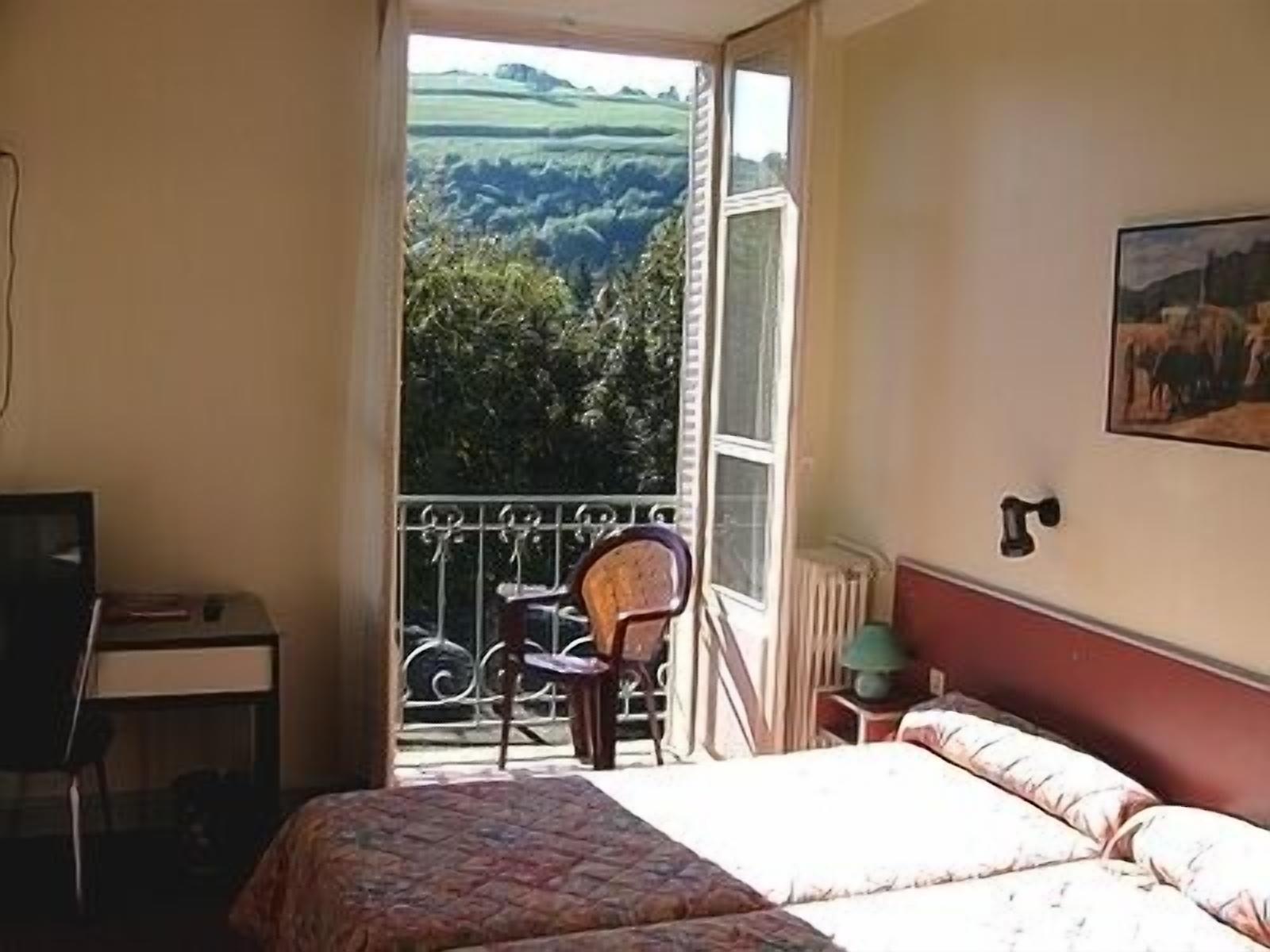 Hotel Au Val Dore La Bourboule Bagian luar foto