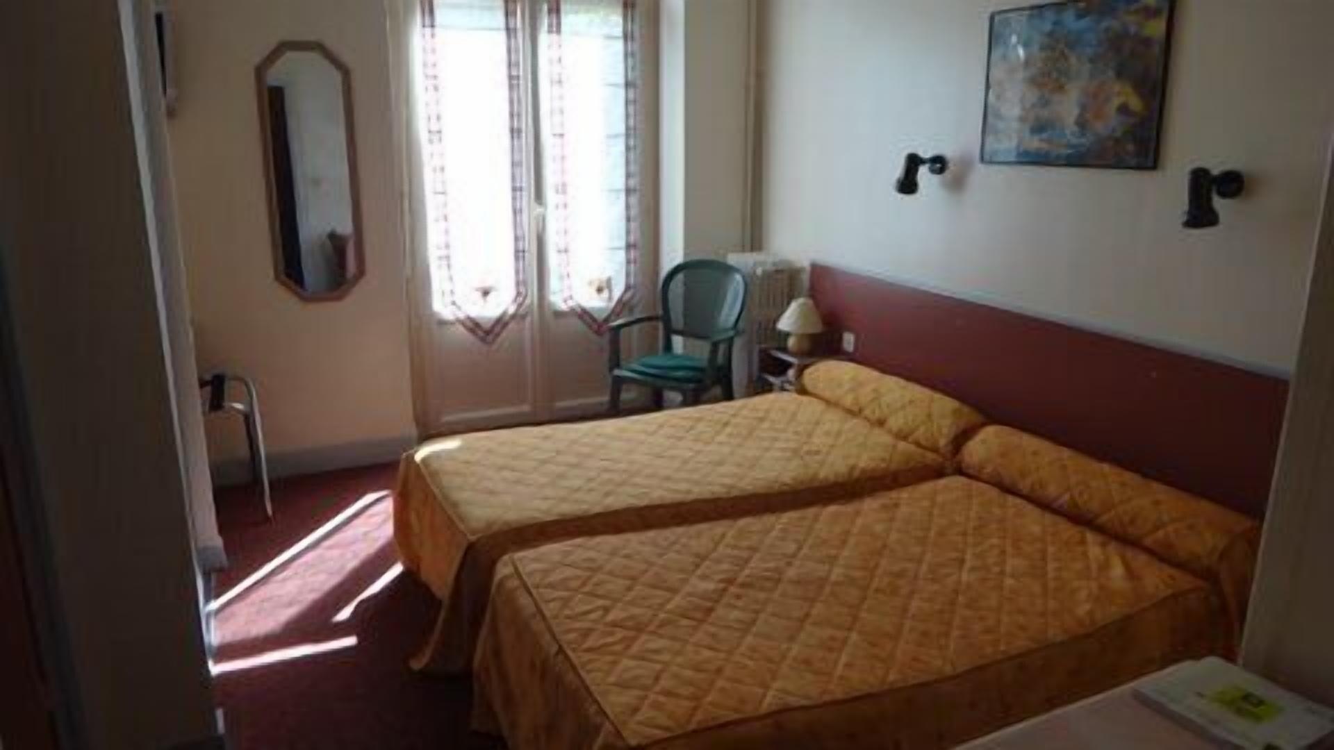 Hotel Au Val Dore La Bourboule Bagian luar foto