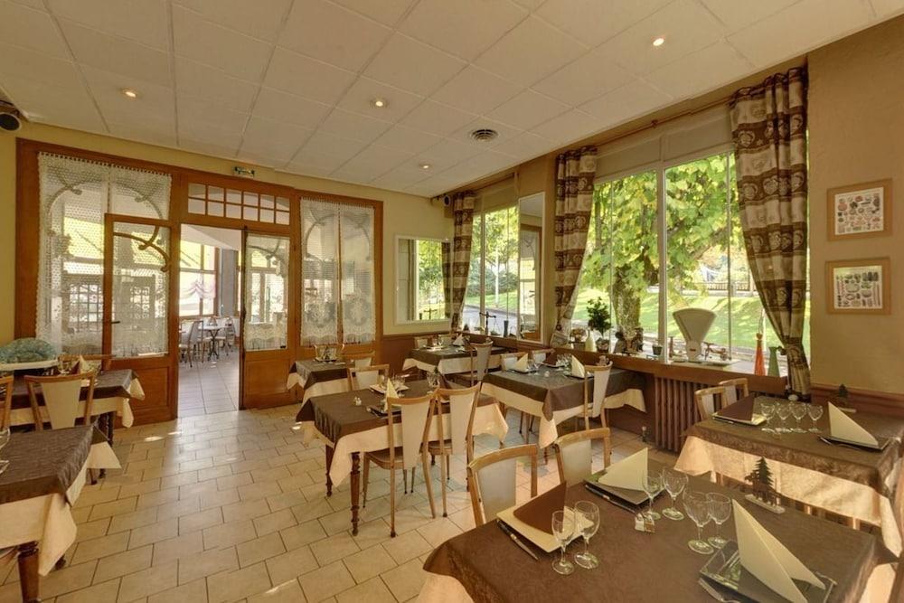 Hotel Au Val Dore La Bourboule Bagian luar foto