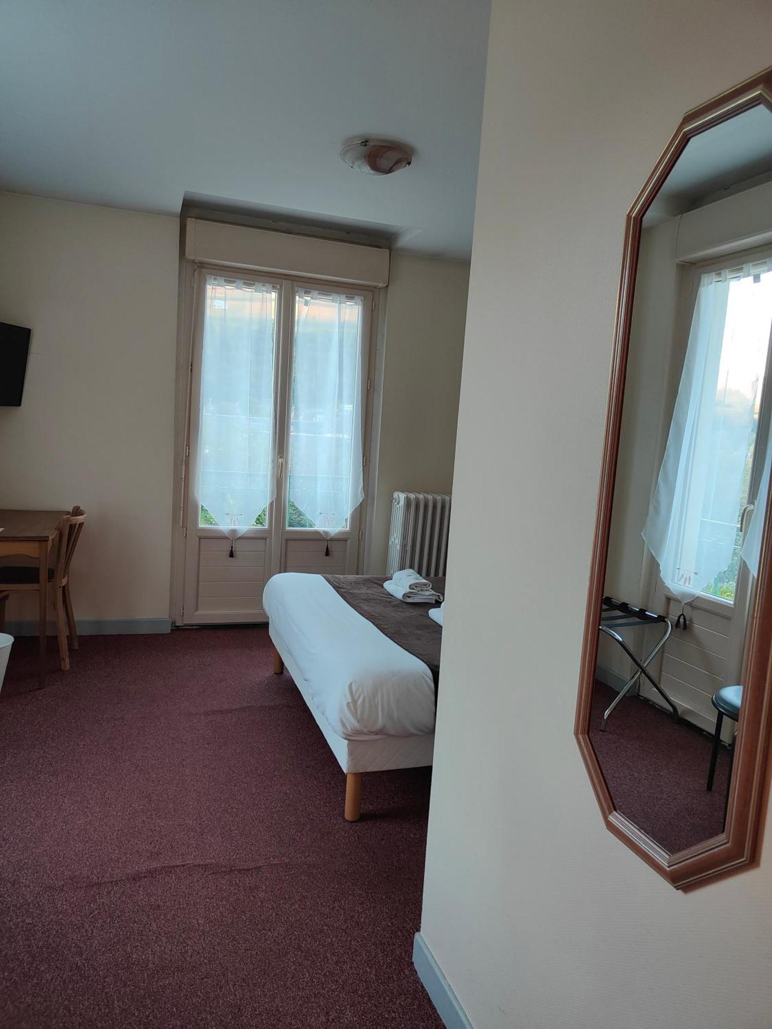 Hotel Au Val Dore La Bourboule Bagian luar foto