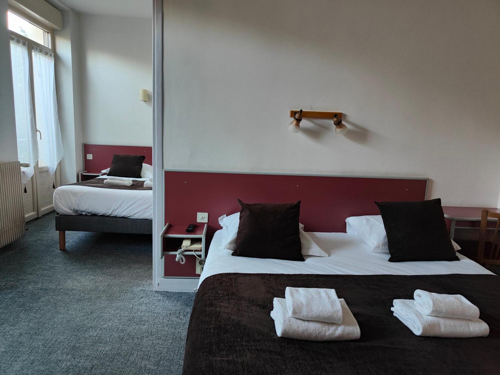 Hotel Au Val Dore La Bourboule Bagian luar foto