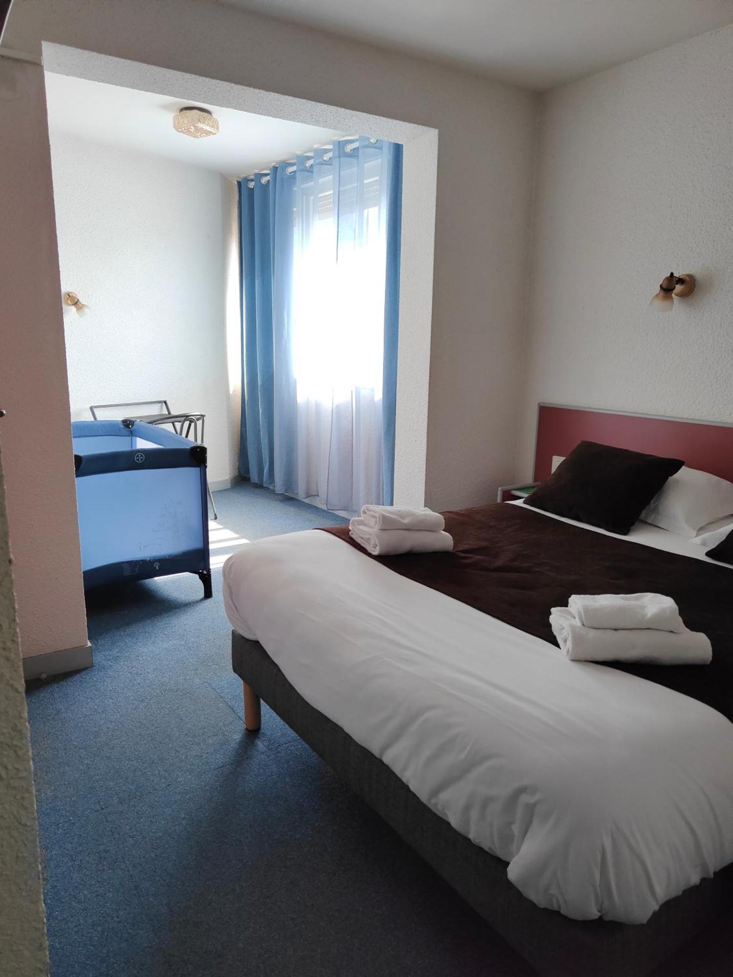 Hotel Au Val Dore La Bourboule Bagian luar foto