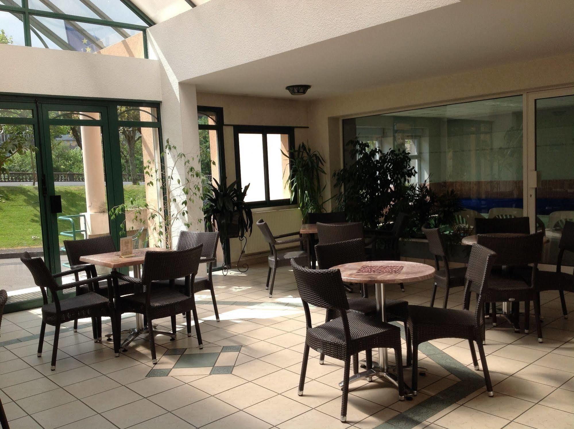 Hotel Au Val Dore La Bourboule Bagian luar foto