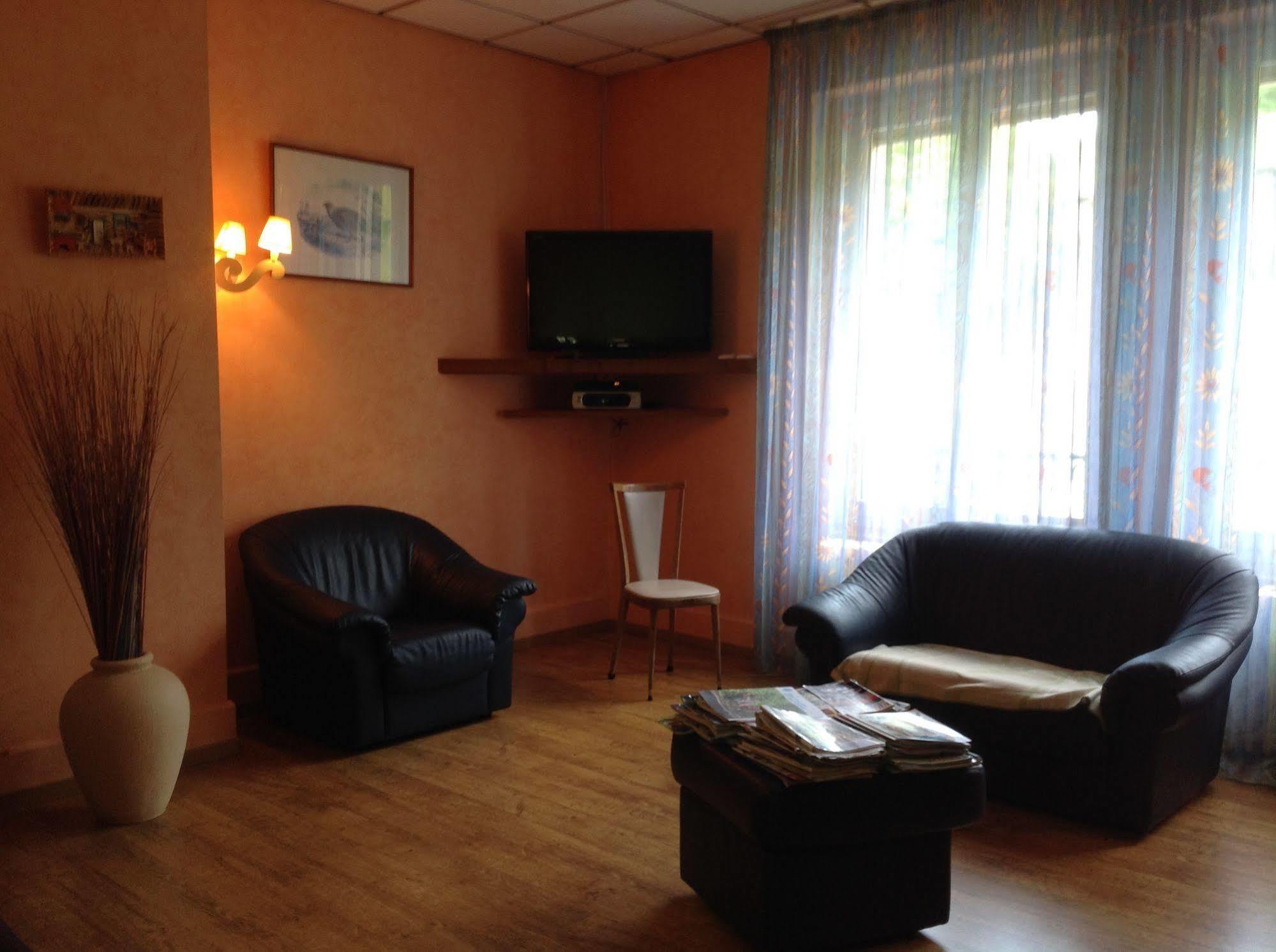 Hotel Au Val Dore La Bourboule Bagian luar foto