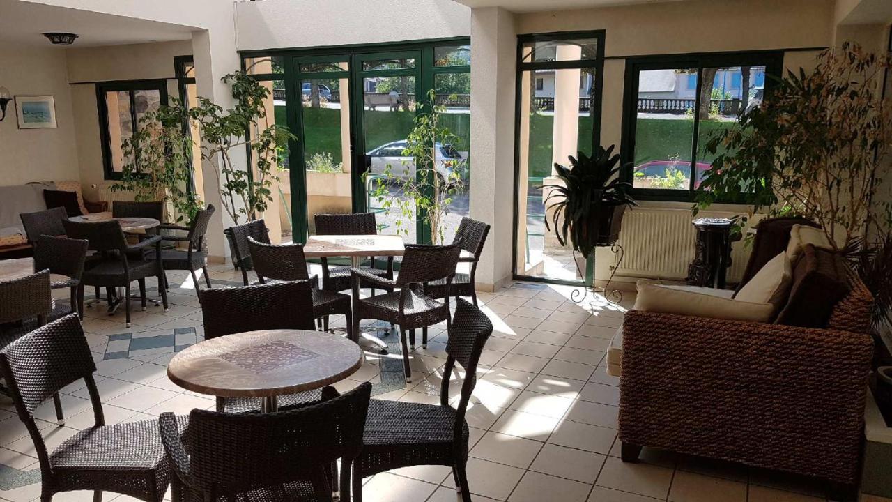 Hotel Au Val Dore La Bourboule Bagian luar foto