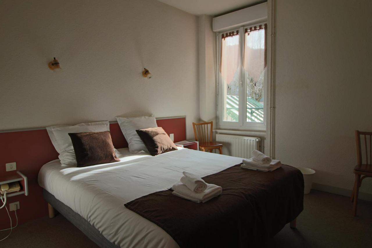 Hotel Au Val Dore La Bourboule Bagian luar foto