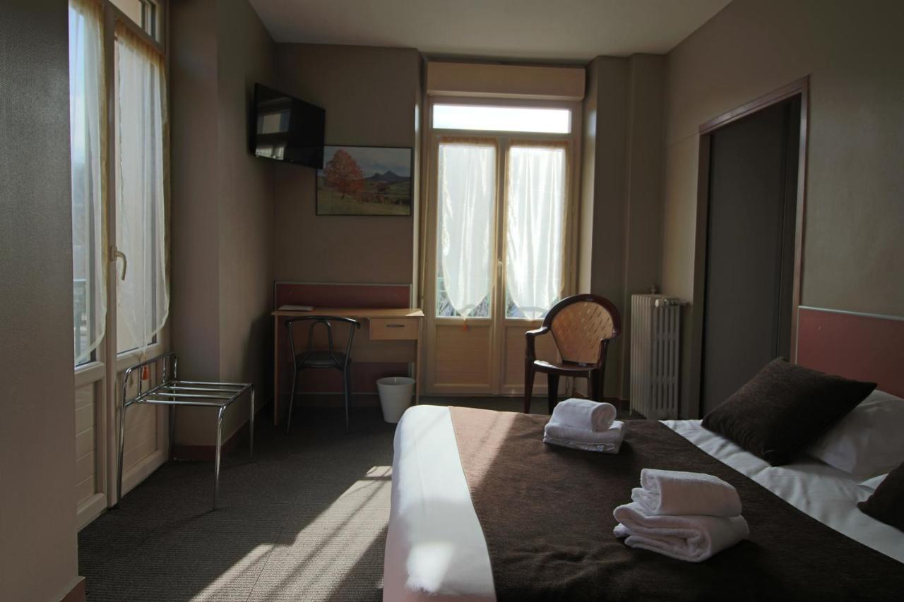 Hotel Au Val Dore La Bourboule Bagian luar foto