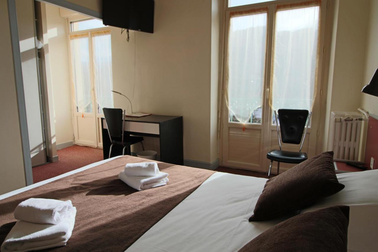 Hotel Au Val Dore La Bourboule Bagian luar foto