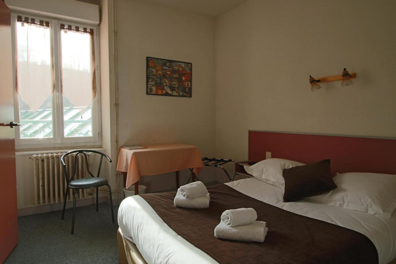 Hotel Au Val Dore La Bourboule Bagian luar foto