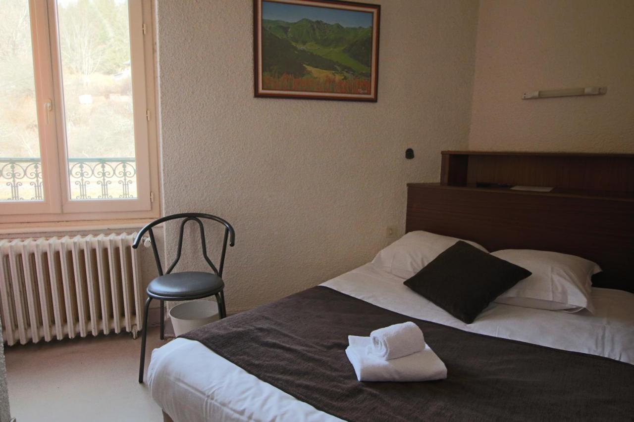 Hotel Au Val Dore La Bourboule Bagian luar foto